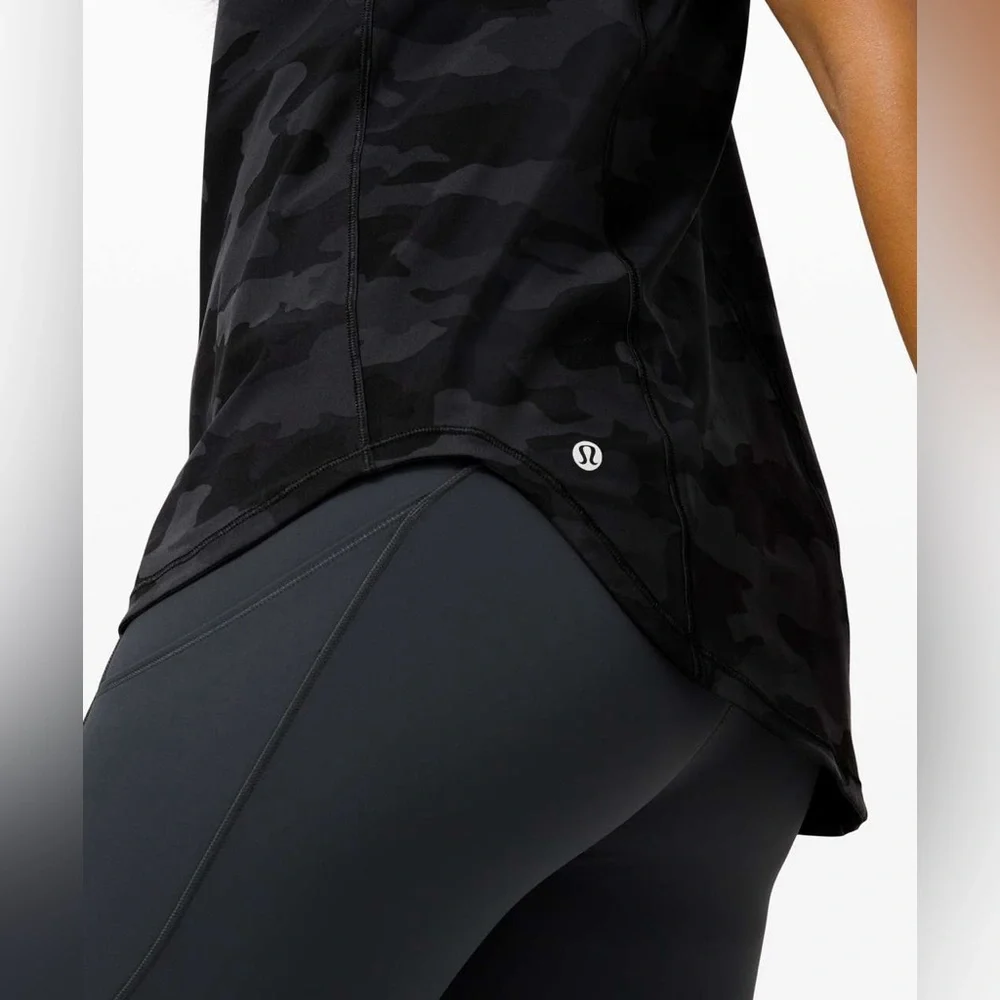 Lululemon Sculpt Tank in Heritage 365 Camo Deep Coal Multi / Black Size 6 - Picture 4 of 7